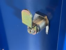 Dörrvred för hänglås - Klädskåp KL