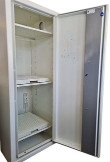 Datorskåp med ventilation och eluttag SSK160F-BEG